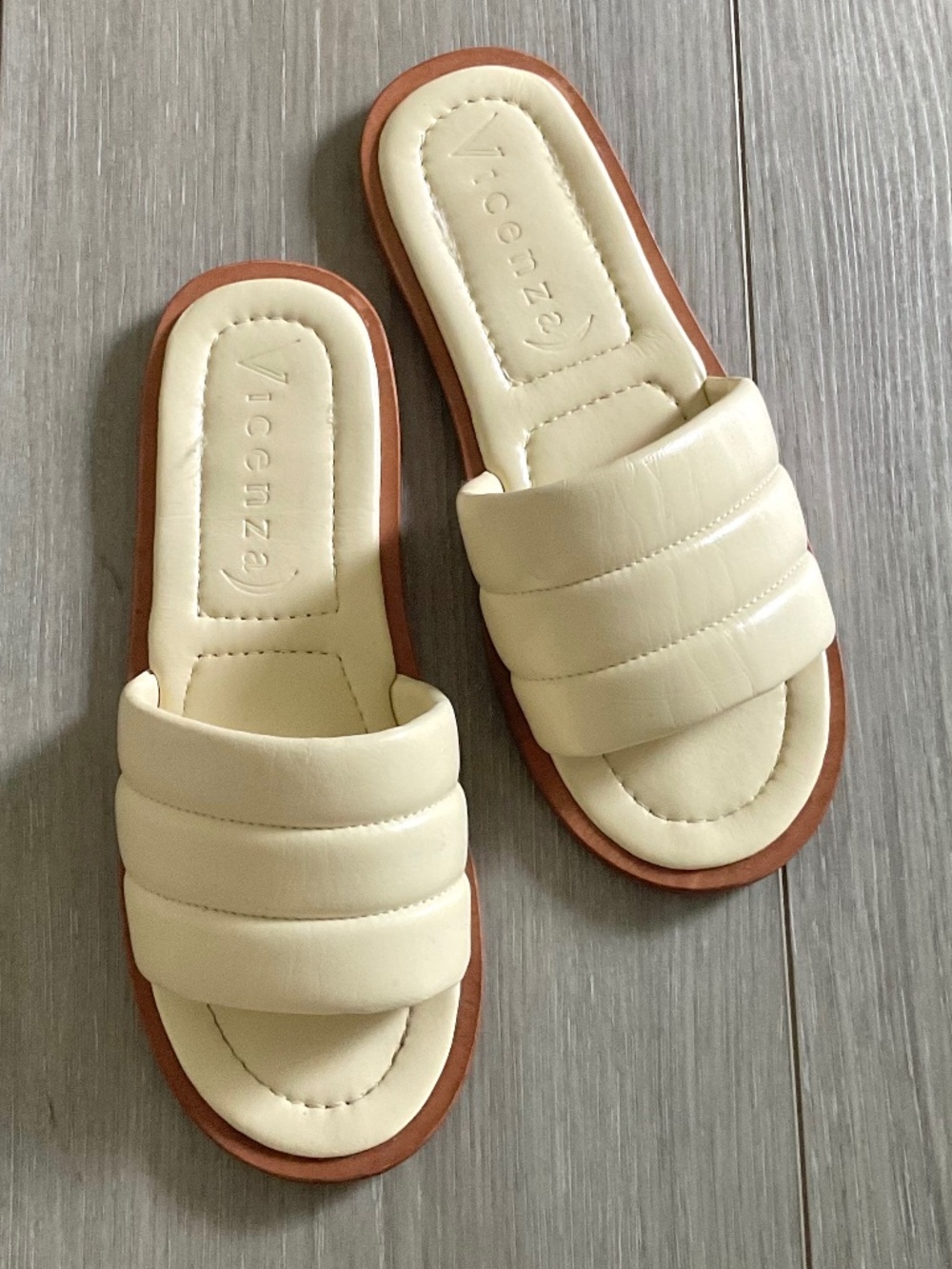 VICENZA Slide Leather Sandal in Cream Size 8